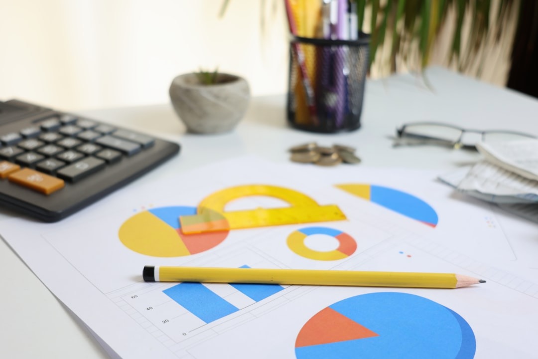 Team bei der Arbeit an Finanzstrategien